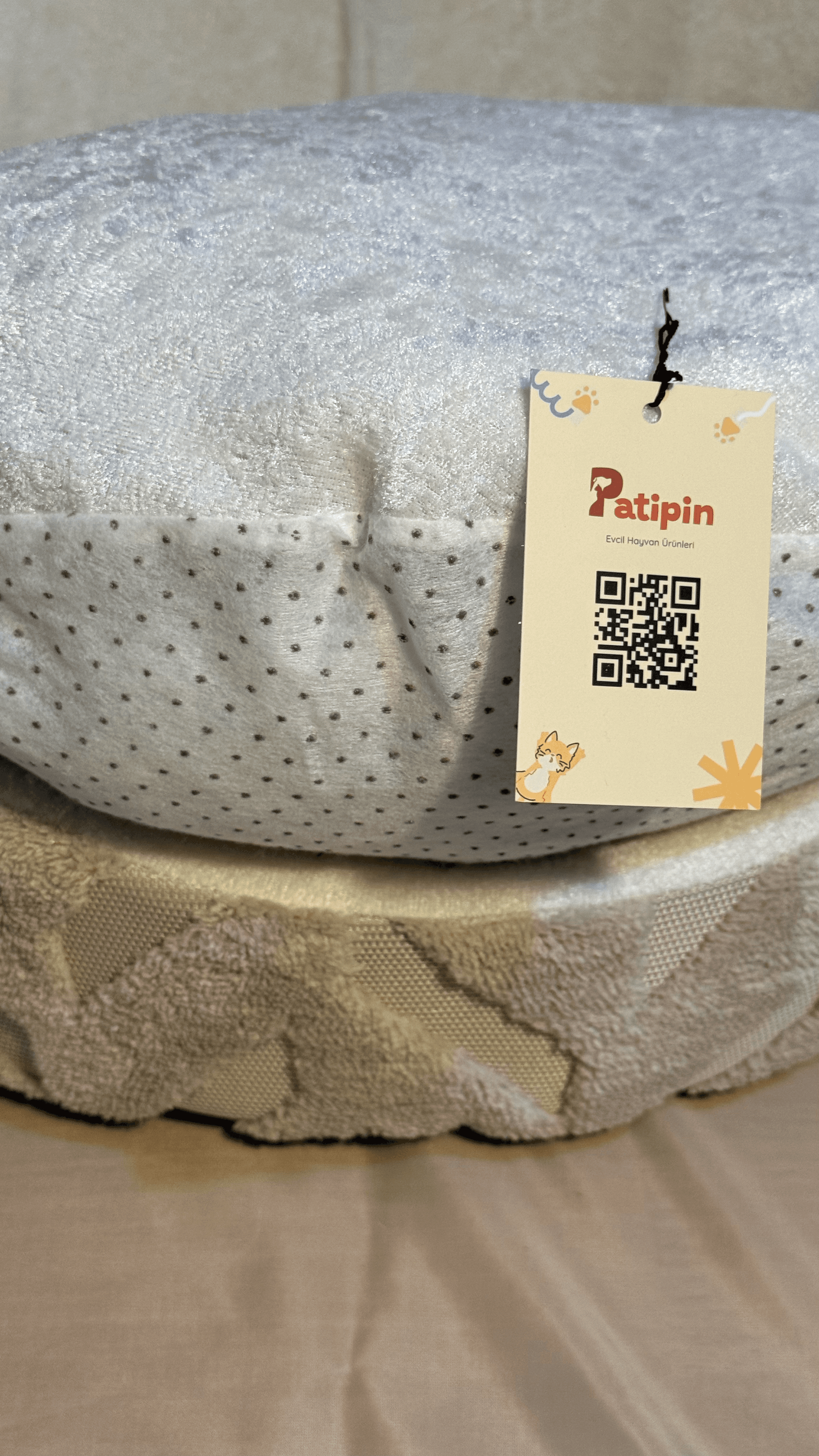 Bej Desenli Peluş Yatak - Görsel 2