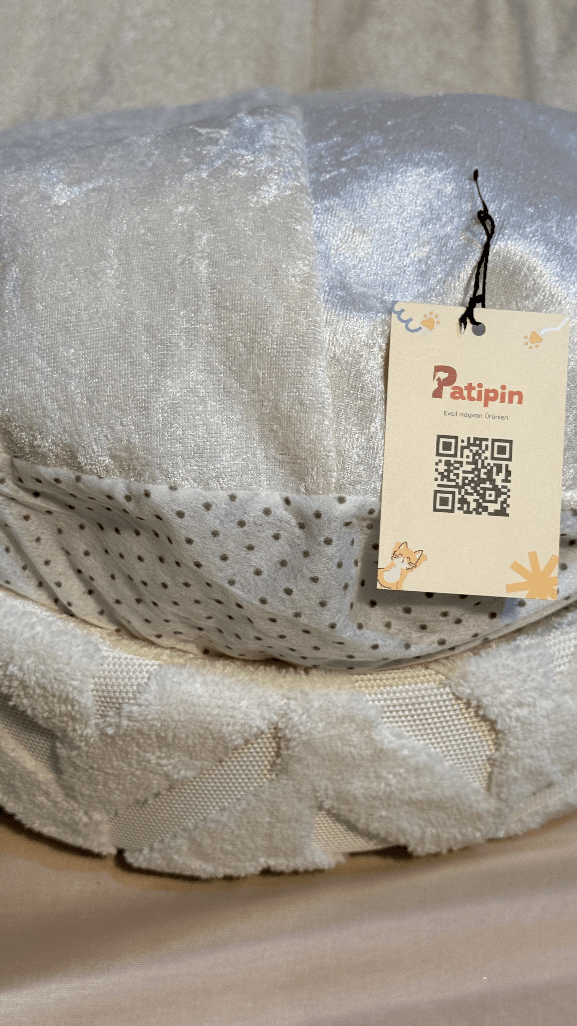 Beyaz Desenli Peluş Yatak - Görsel 2