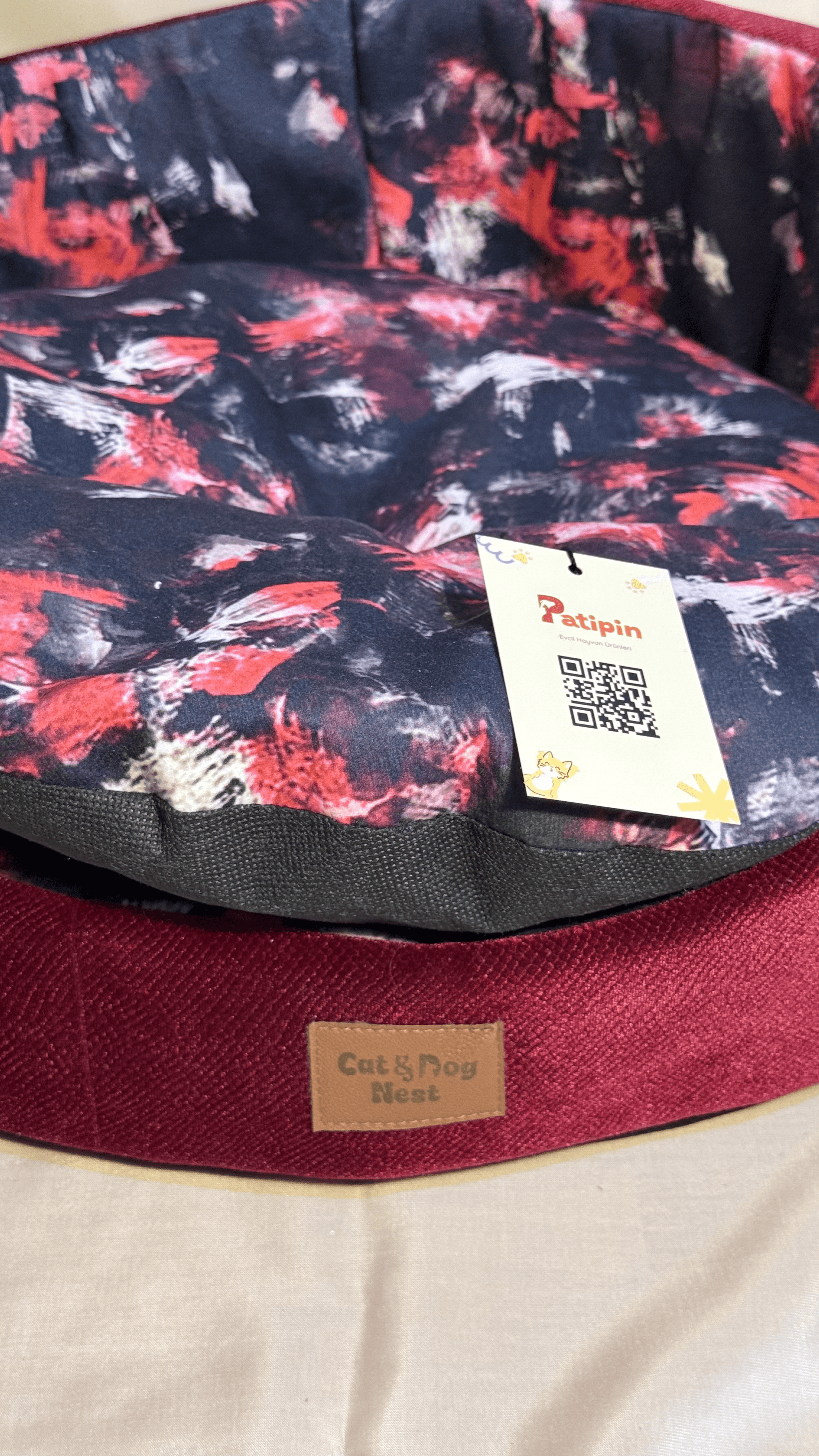 Kırmızı Desenli, Kadife Kenarlı Yatak - Görsel 2